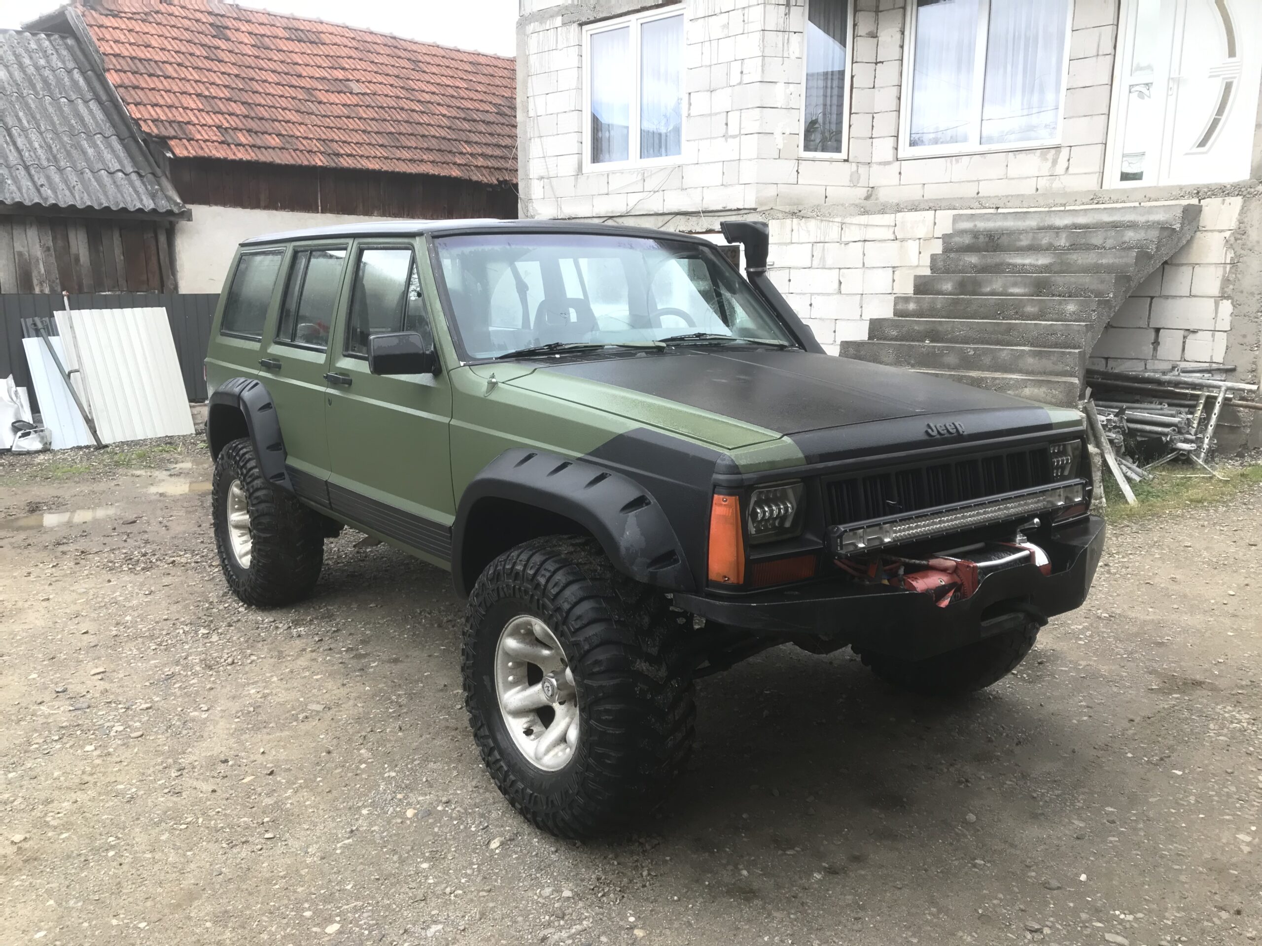 Vând Jeep Cherokee xj 4.0