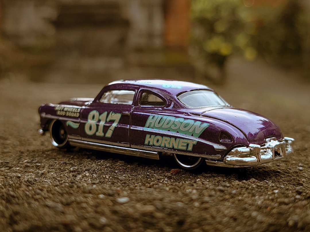 Hudson Hornet 1951: O Legendă a Curselor Americane, Admirată la Retroparada Primăverii din Vaslui