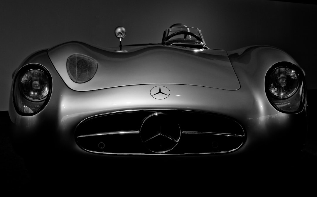 Legenda Reînvie: Mercedes-Benz 300 SL Gullwing, o Icoană Eternă în Actualitate